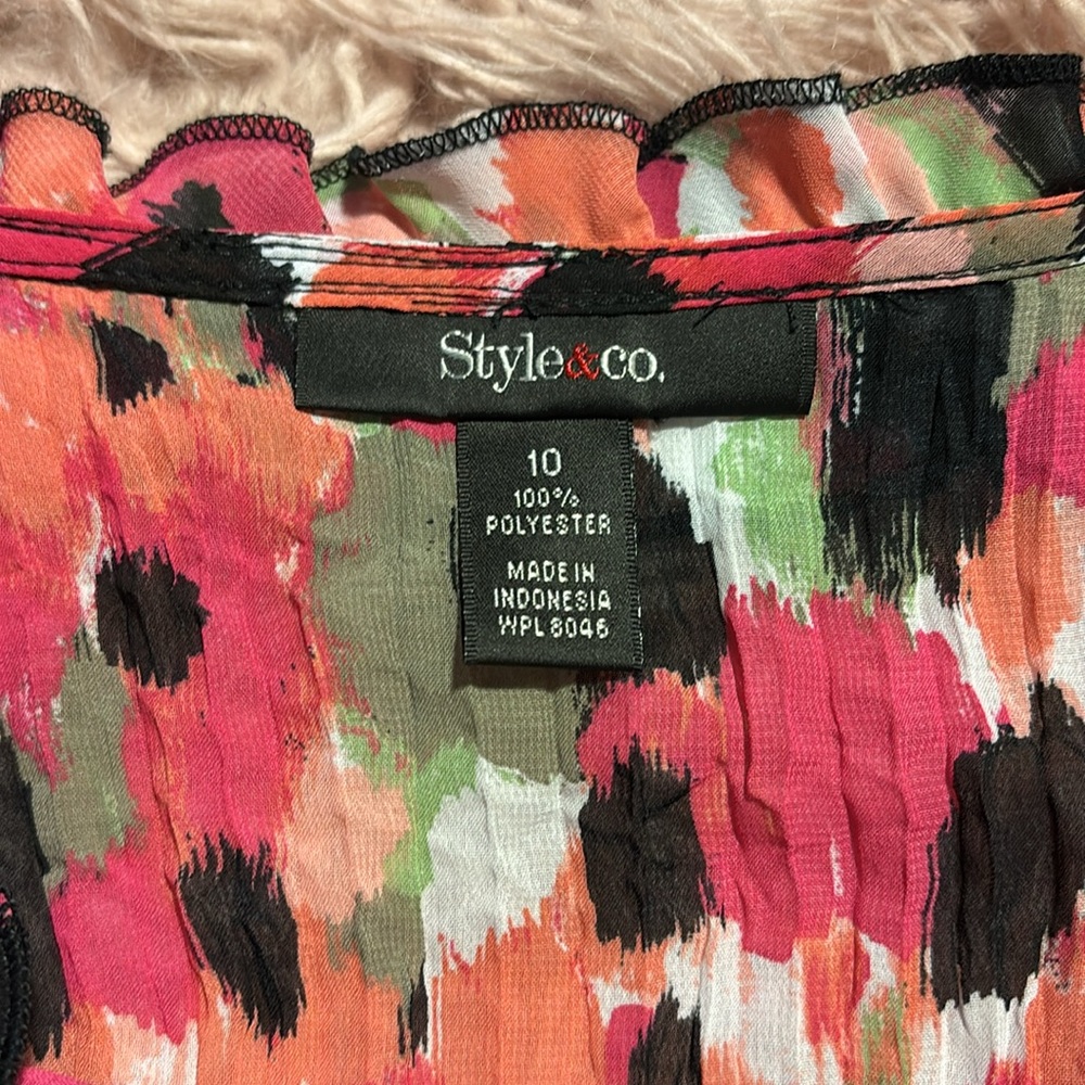 Style & Co Abstract Floral Crinkle Ruffle Blouse - Picture 6 of 9